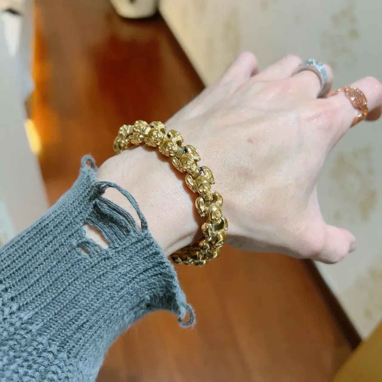 Balenciaga Bracelet Chaîne Crâne Métal Doré 4
