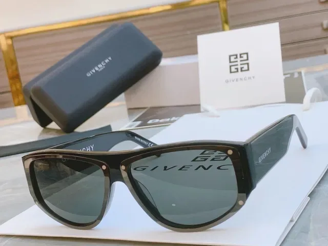Balenciaga Square Oversized Black and Gold Sunglasses 6