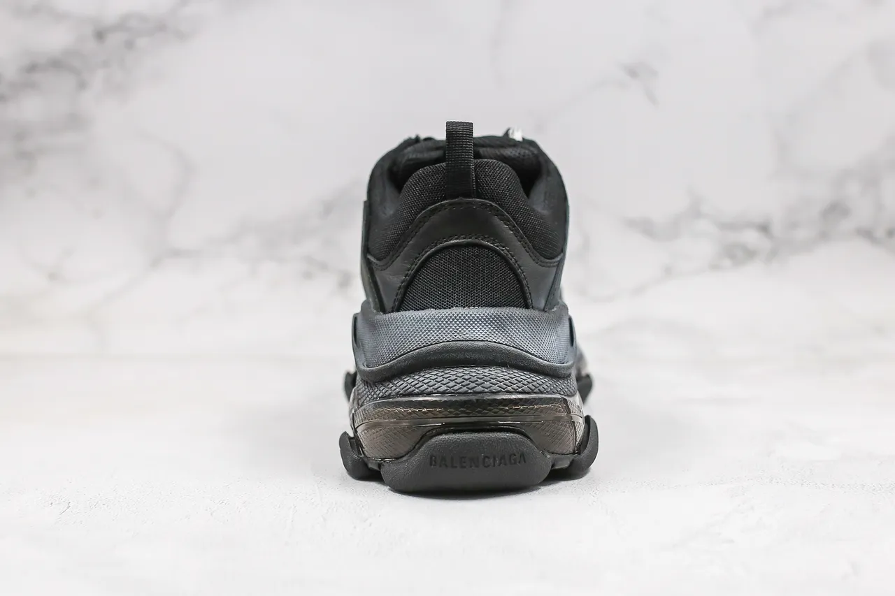 Balenciaga Triple S Tênis com sola grossa pretos e cinza 10