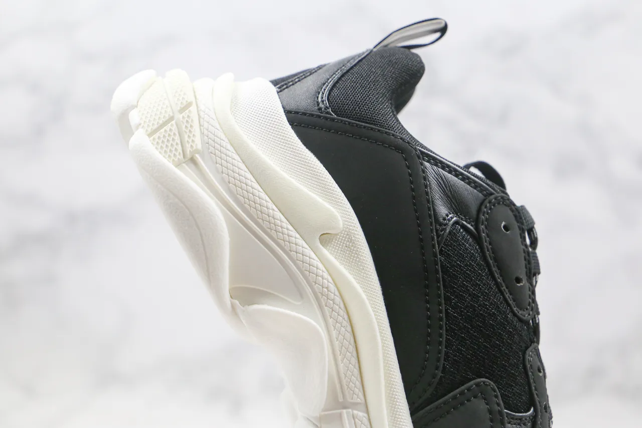Balenciaga Triple S Tênis Chunky Preto e Off-White 4