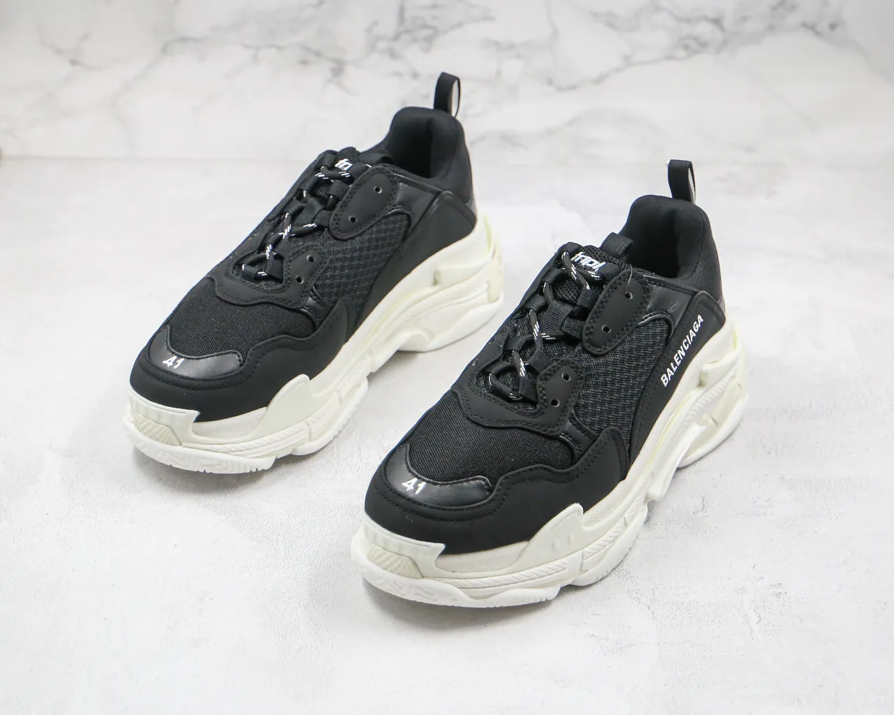 Balenciaga Triple S Tênis Chunky Preto e Off-White 7