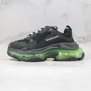Balenciaga Triple S Negro y Verde zapatillas chunky con suela oversized de capas, cushioning translúcido