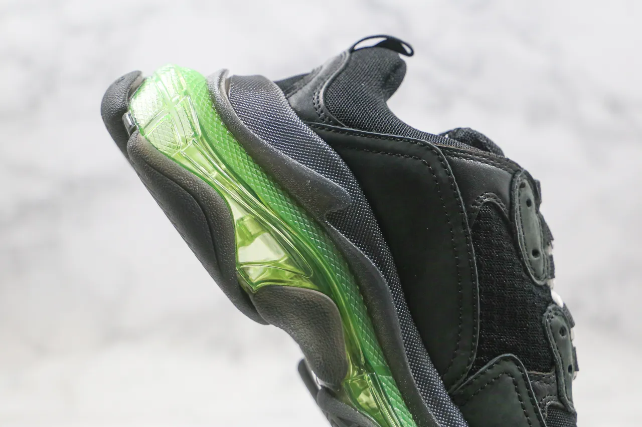 Balenciaga Triple S Preto Verde tênis chunky com sola oversized em camadas, cushioning translúcido 4