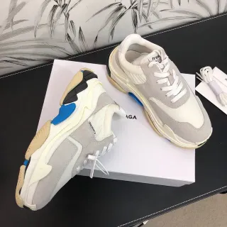 Balenciaga Triple S رمادي و Off-White حذاء رياضي سميك