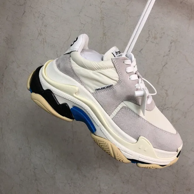Balenciaga Triple S Gris et Off-White Chaussures à semelle épaisse 5