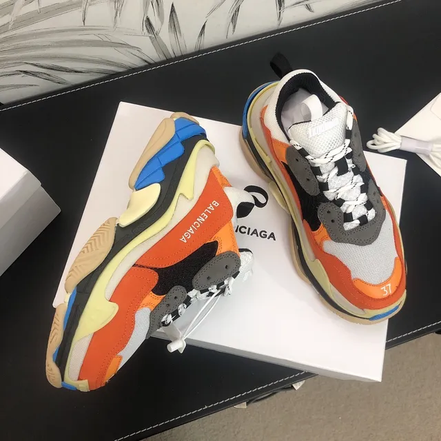 Balenciaga Triple S حذاء رياضي متعدد الألوان كثيف 1