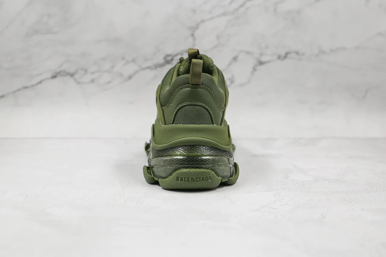 Balenciaga Triple S Verde Oliva tênis com sola grossa 2