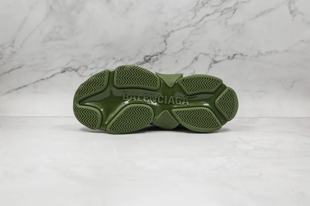 Balenciaga Triple S Verde Oliva tênis com sola grossa 3