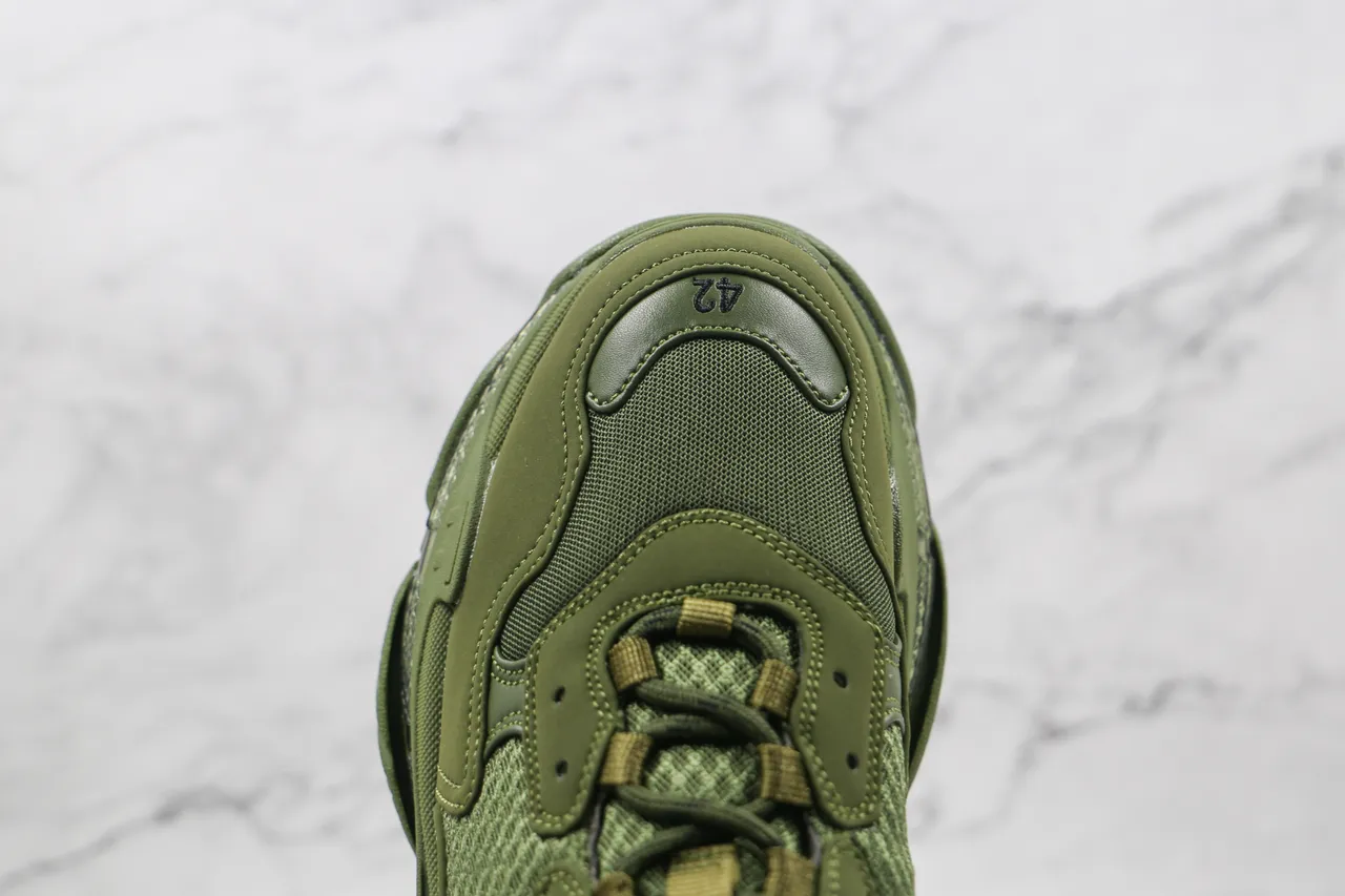 Balenciaga Triple S Verde Oliva tênis com sola grossa 5