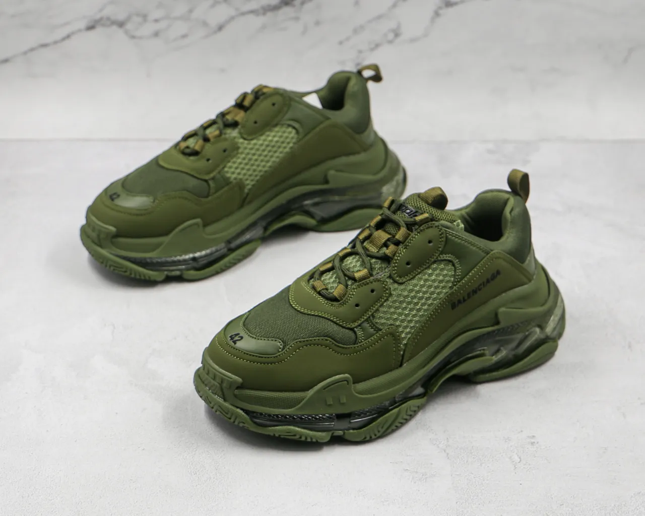 Balenciaga Triple S Verde Oliva tênis com sola grossa 7