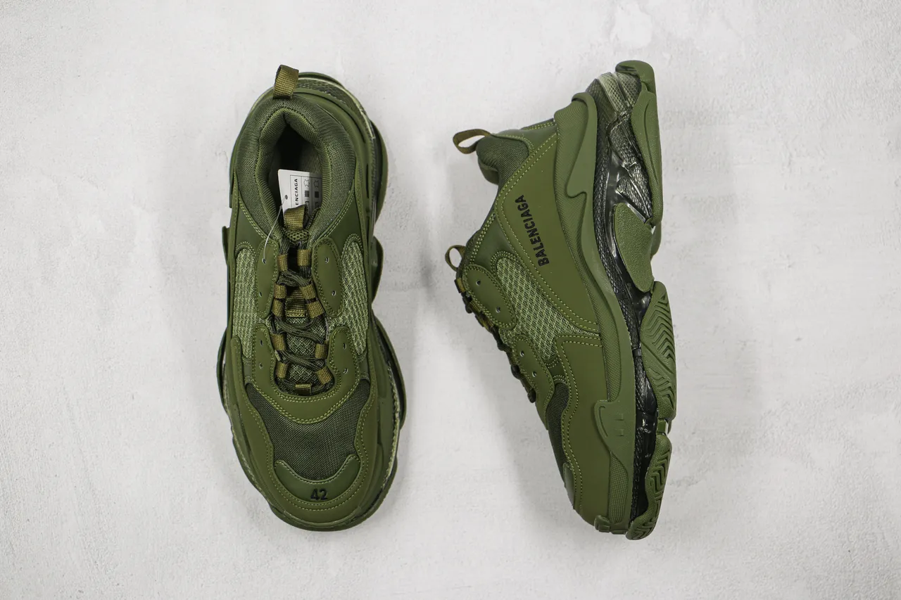Balenciaga Triple S Verde Oliva tênis com sola grossa 8