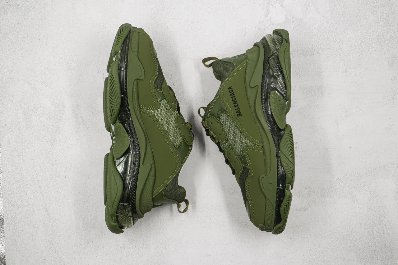 Balenciaga Triple S Verde Oliva tênis com sola grossa 9