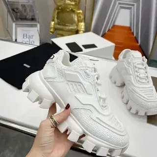 Balenciaga كعب أبيض وسط كعب منحوت حذاء سميك
