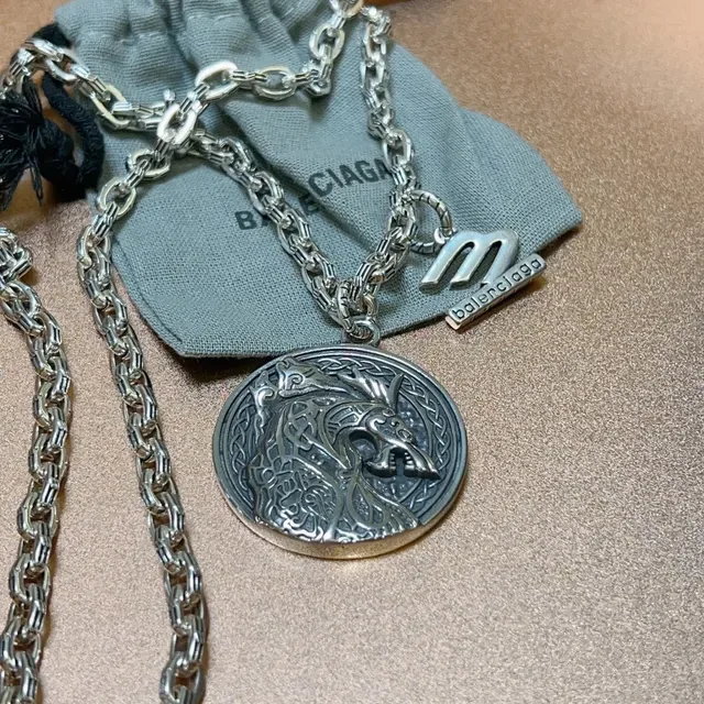 Balenciaga Wolf Medallion colar corrente prata 3