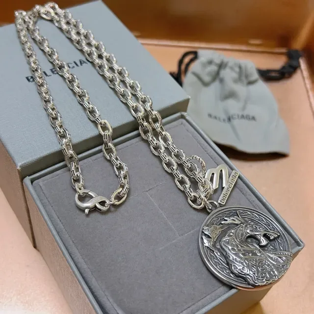 Balenciaga Wolf Medallion colar corrente prata 4