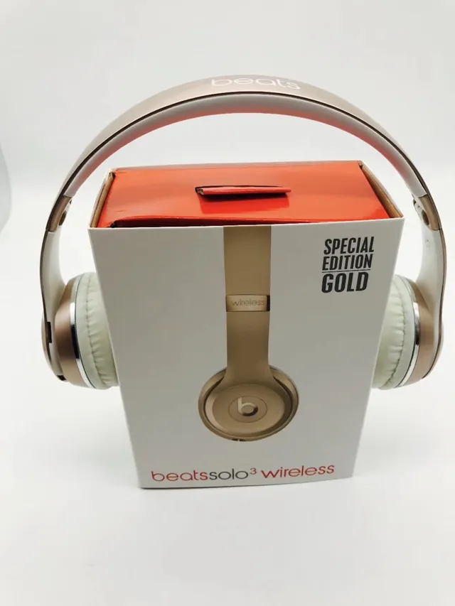 Beats Solo Wireless Special Edition Gold Over-Ear Headphones 2