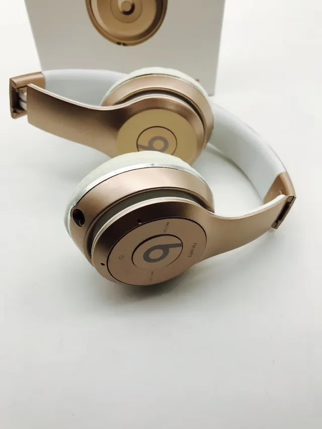 Beats Solo Wireless Special Edition Gold Over-Ear Headphones 3