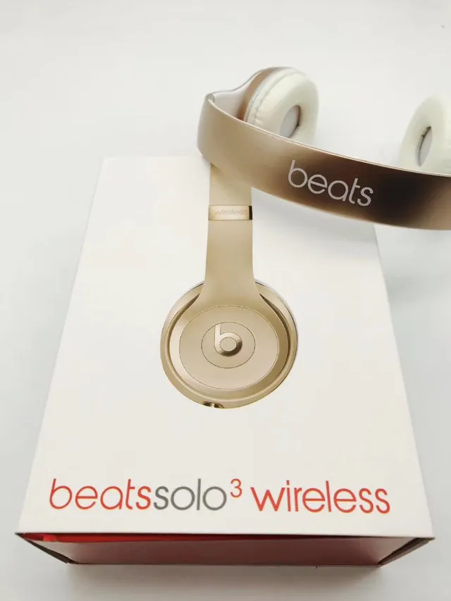 Beats Solo Wireless Special Edition Gold Over-Ear Headphones 6