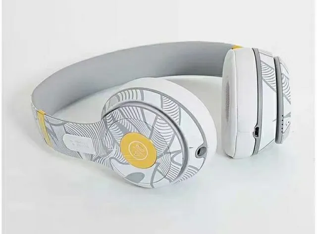 Beats Solo³ Wireless إصدار خاص لعيد رأس السنة سماعات فوق الأذن 9