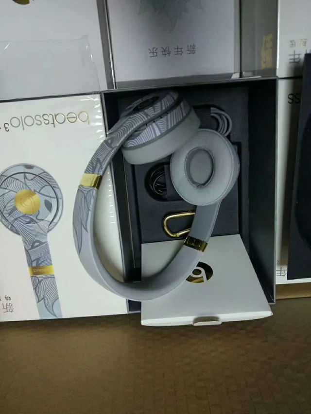 Beats Solo³ Wireless إصدار خاص لعيد رأس السنة سماعات فوق الأذن 23