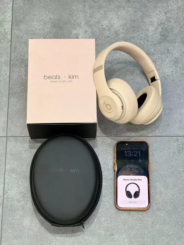 Beats x Kim Studio Pro Fones de ouvido over-ear 2
