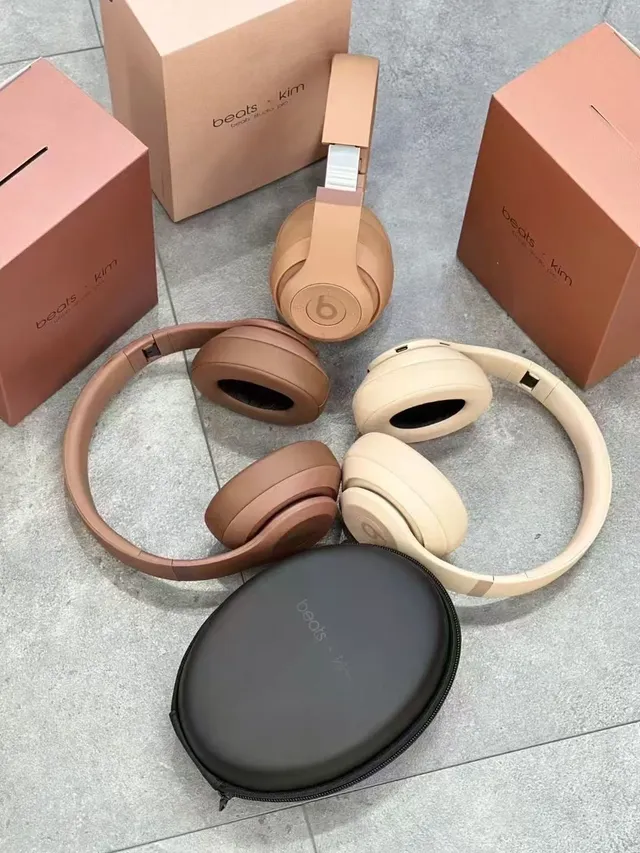 Beats x Kim Studio Pro Fones de ouvido over-ear 3