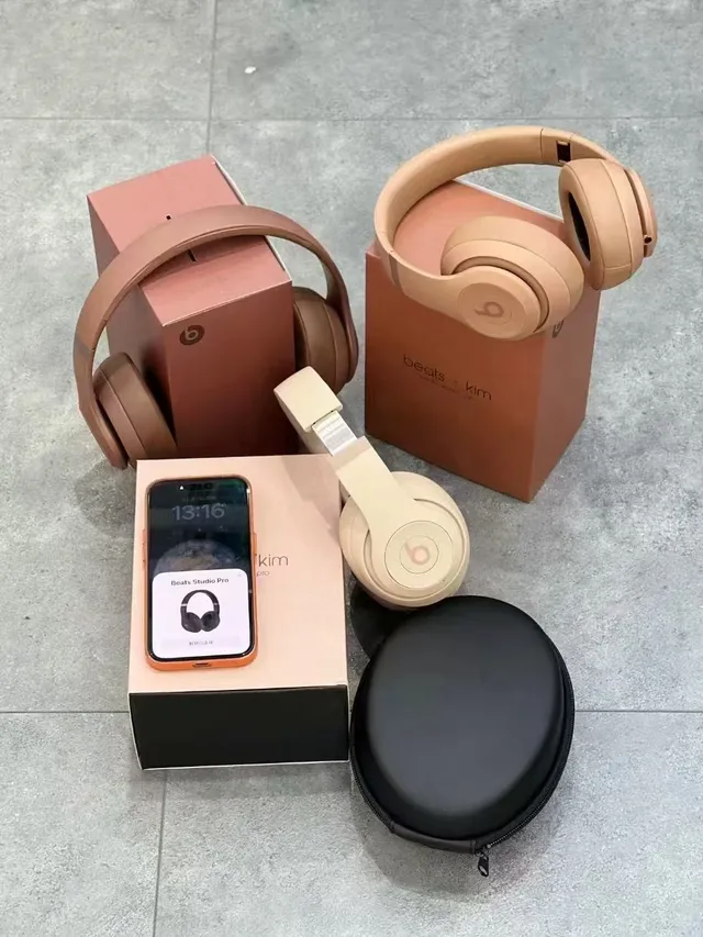 Beats x Kim Studio Pro Fones de ouvido over-ear 4