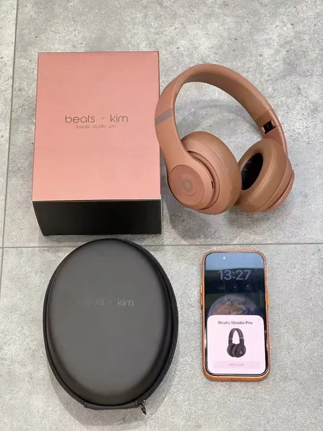 Beats x Kim Studio Pro Fones de ouvido over-ear 8