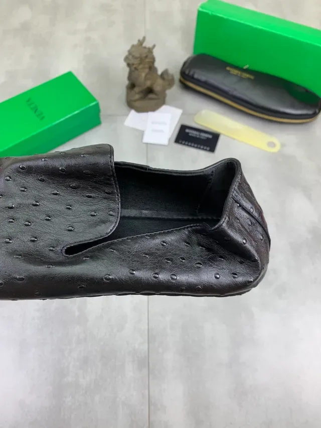 Bottega Veneta Mocassin Cuir d'Avestruz Embossed Noir Plissé Vamp 3