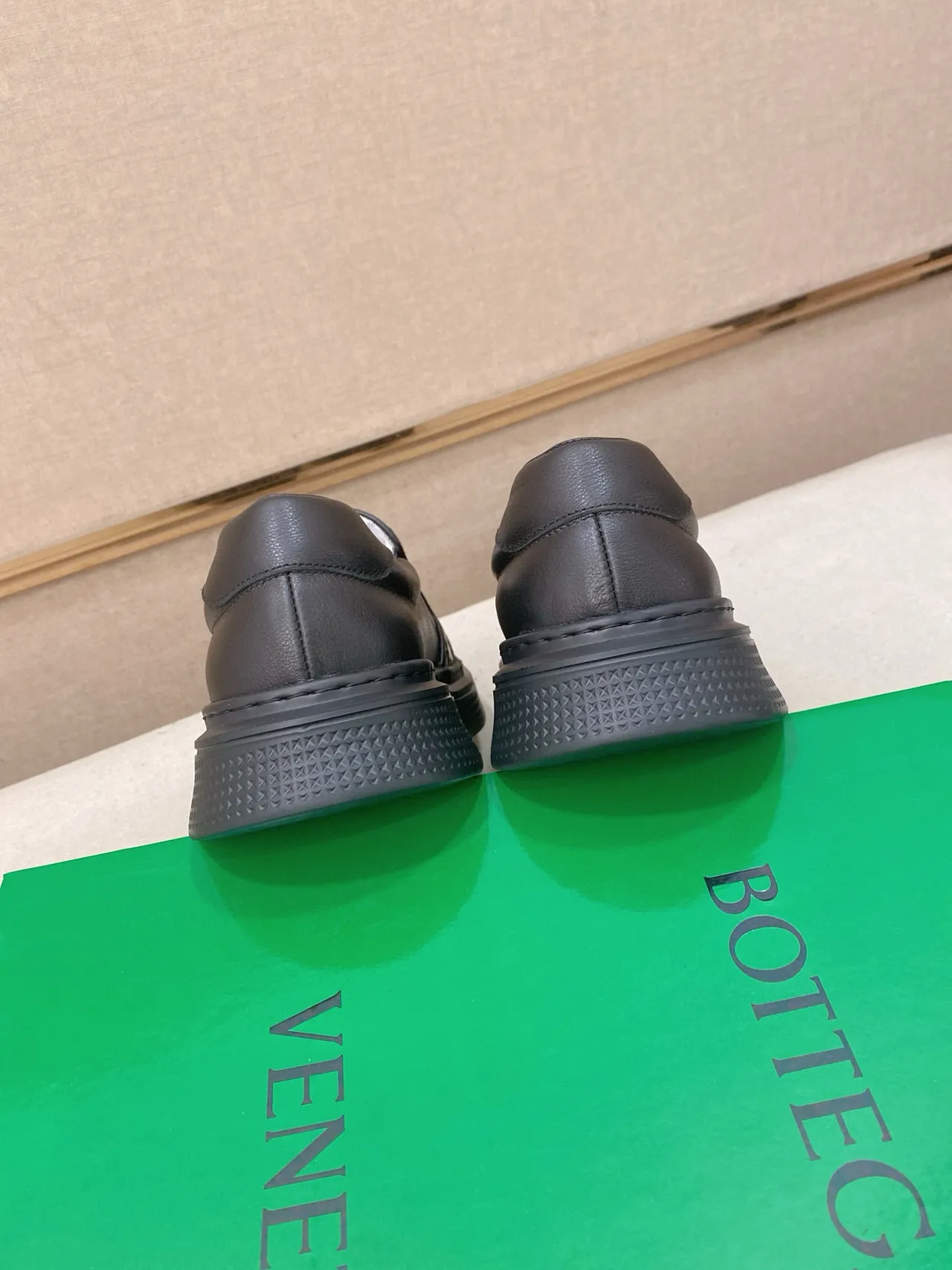 Bottega Veneta Cassette Noir Tissé Intrecciato Cuir Slip-On Construction Mocassins 8