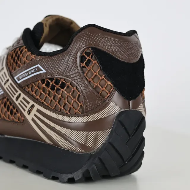 Bottega Veneta Cassette Chaussures Lifestyle Marron en Maille et Daim 4