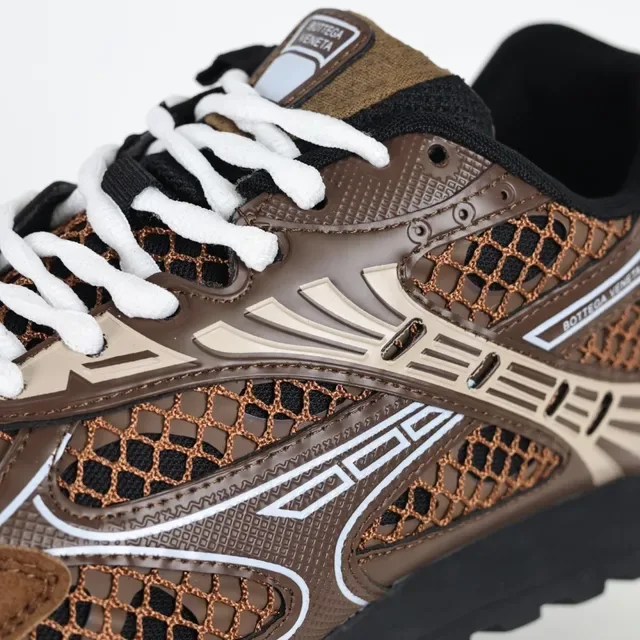 Bottega Veneta Cassette Chaussures Lifestyle Marron en Maille et Daim 6