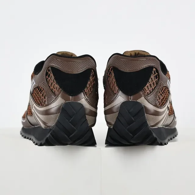 Bottega Veneta Cassette Chaussures Lifestyle Marron en Maille et Daim 8