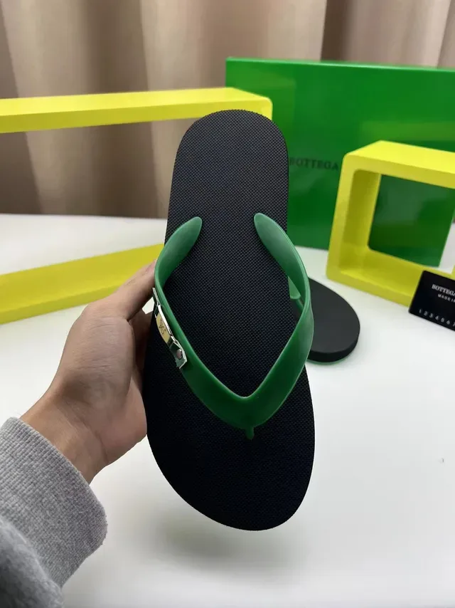 Bottega Veneta Alça Verde Sola Preta Chinelos 2