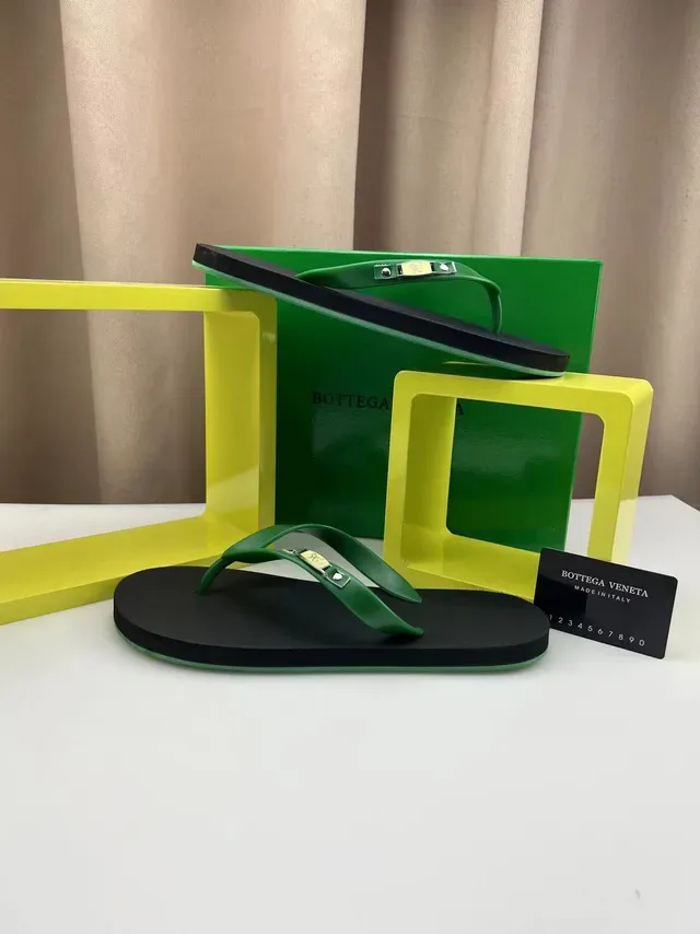 Bottega Veneta Alça Verde Sola Preta Chinelos 5