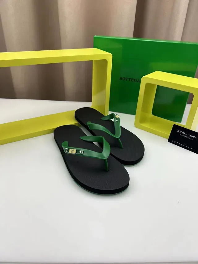 Bottega Veneta Alça Verde Sola Preta Chinelos 9