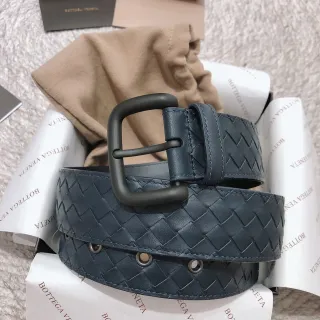 Bottega Veneta Intrecciato बुनाई हुई पट्टी नीला काला मैट आयताकार बकल चमड़े की पट्टी