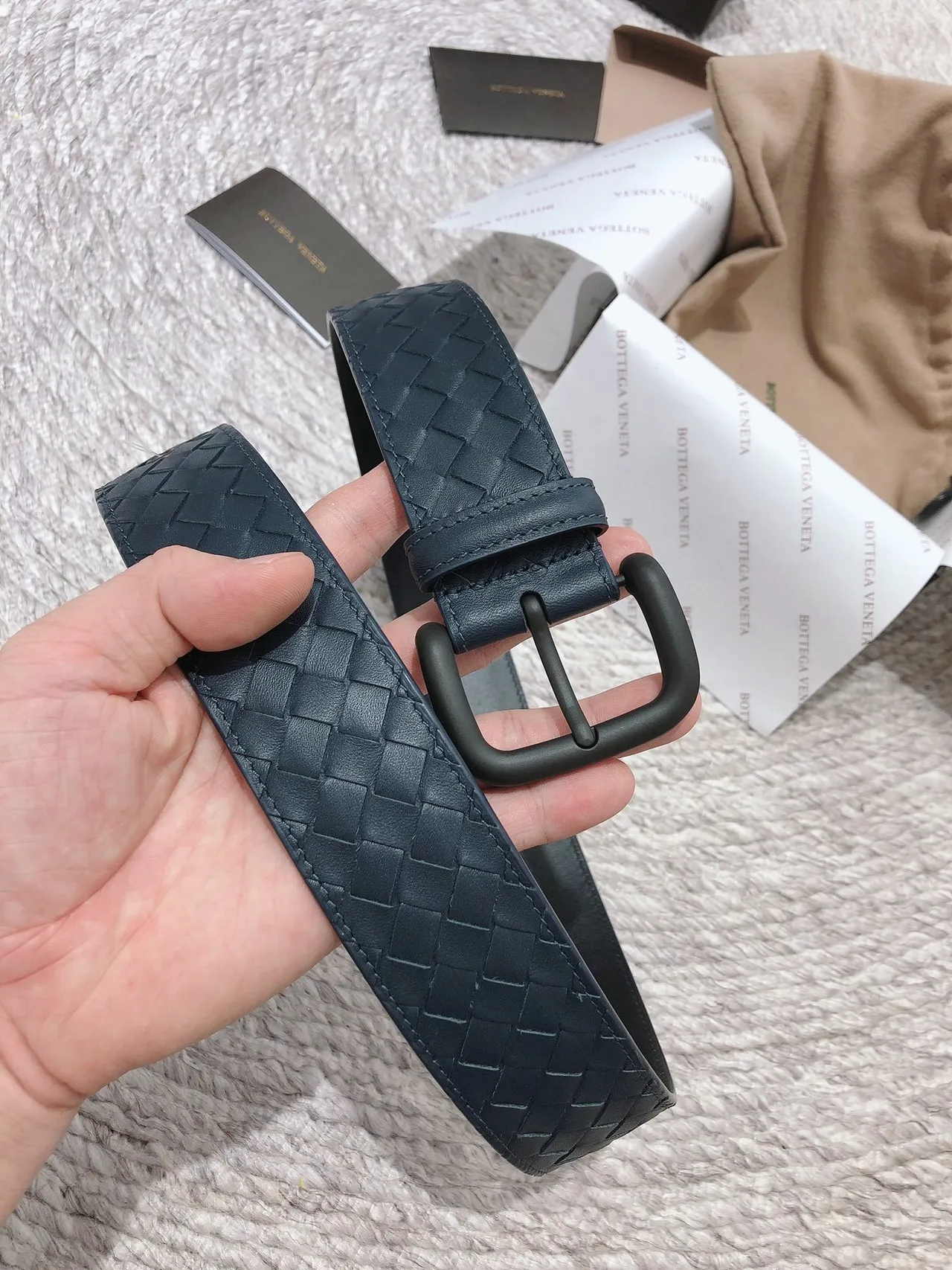 Bottega Veneta Intrecciato Cinto trançado Azul Negro Matte Fivela retangular Cinto de couro 2
