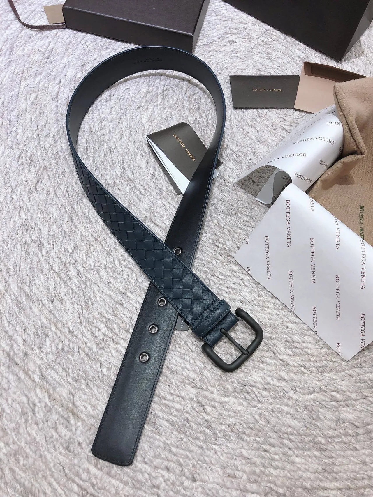 Bottega Veneta Intrecciato Cinto trançado Azul Negro Matte Fivela retangular Cinto de couro 5