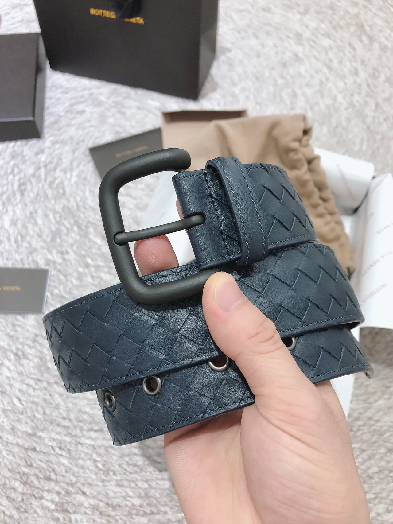 Bottega Veneta Intrecciato Cinto trançado Azul Negro Matte Fivela retangular Cinto de couro 6