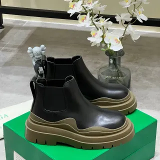 Bottega Veneta Le Cagole Black Leather Chelsea Boots