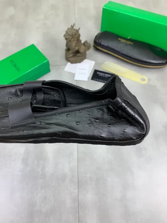 Bottega Veneta Mocassim Preto Couro Avestruz Embossado Slip-On 3