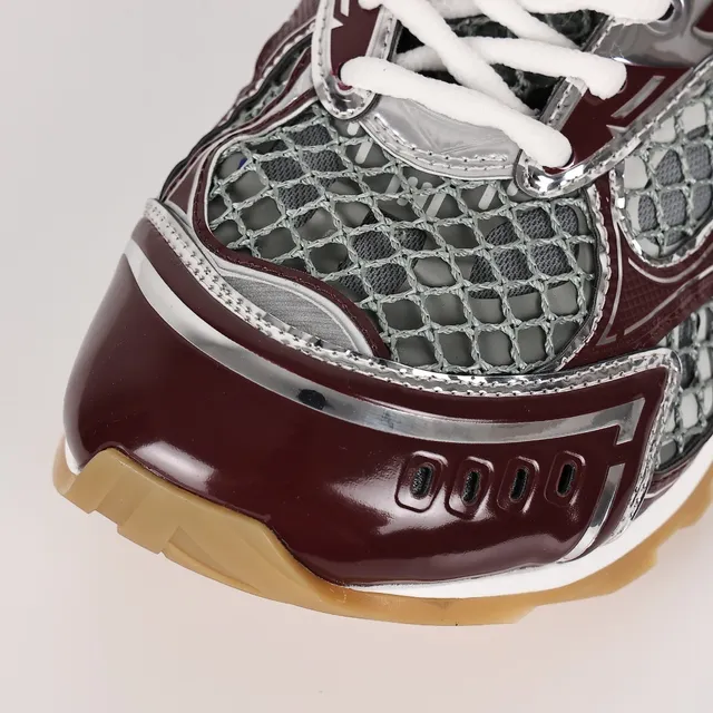 Bottega Veneta Runner sneakers lifestyle cuir patent bordeaux et maille argentée 5