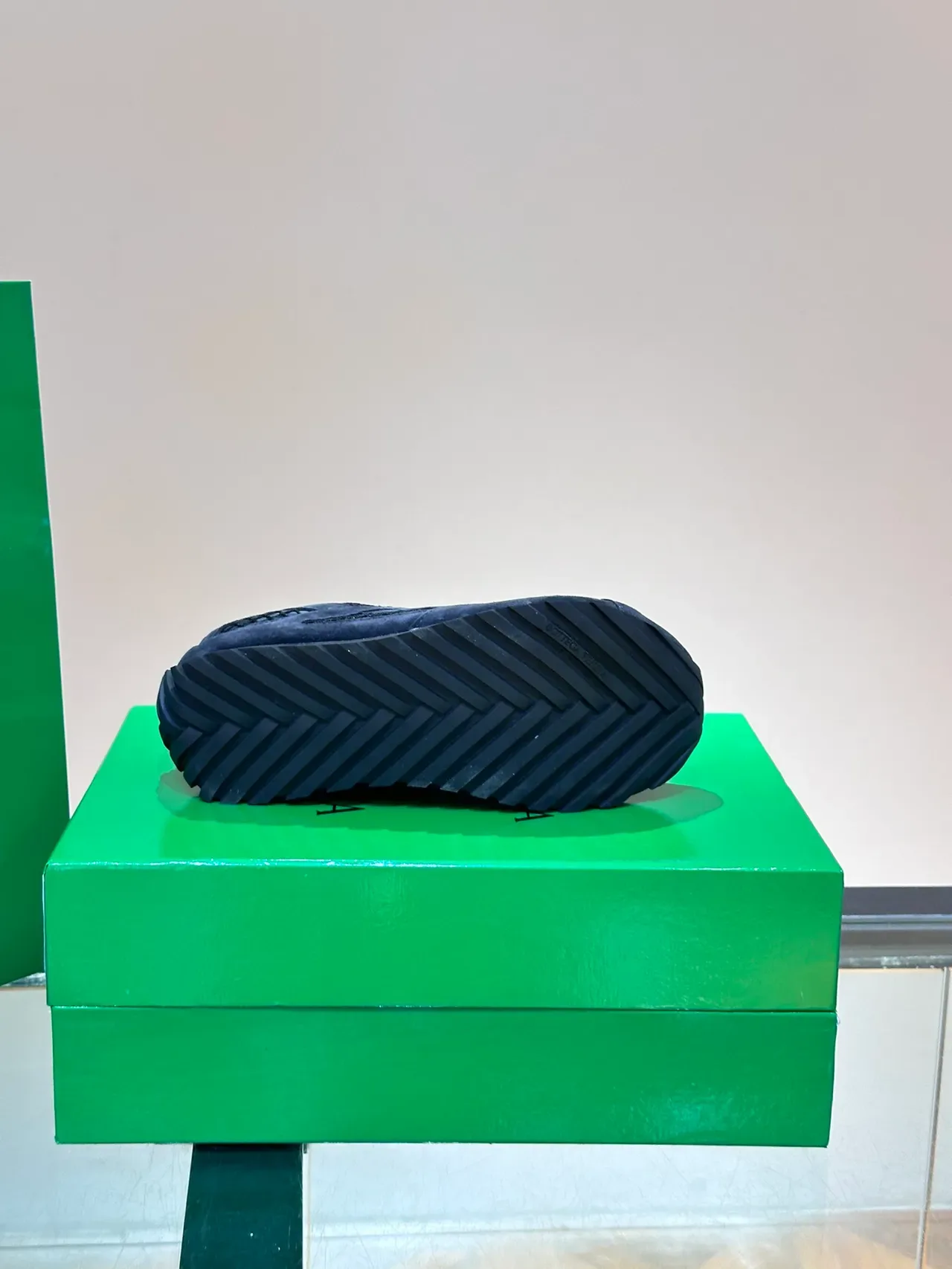 Bottega Veneta Track Trainer أحذية رياضية بحرية سويد منسوجة شبكة نمط حياة 2