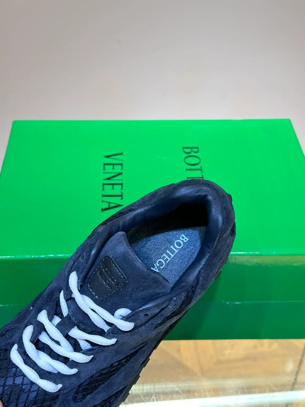 Bottega Veneta Track Trainer أحذية رياضية بحرية سويد منسوجة شبكة نمط حياة 4