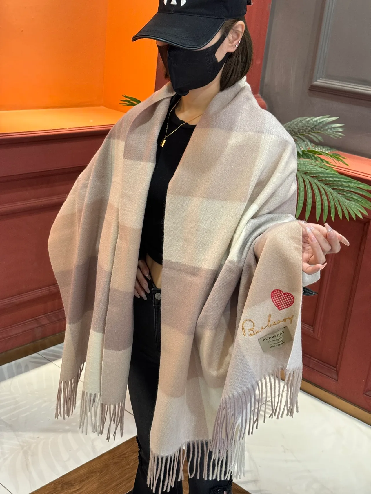 Burberry Écharpe Cachemire Beige Gris Motif à Carreaux Classique Brodé Logo 2