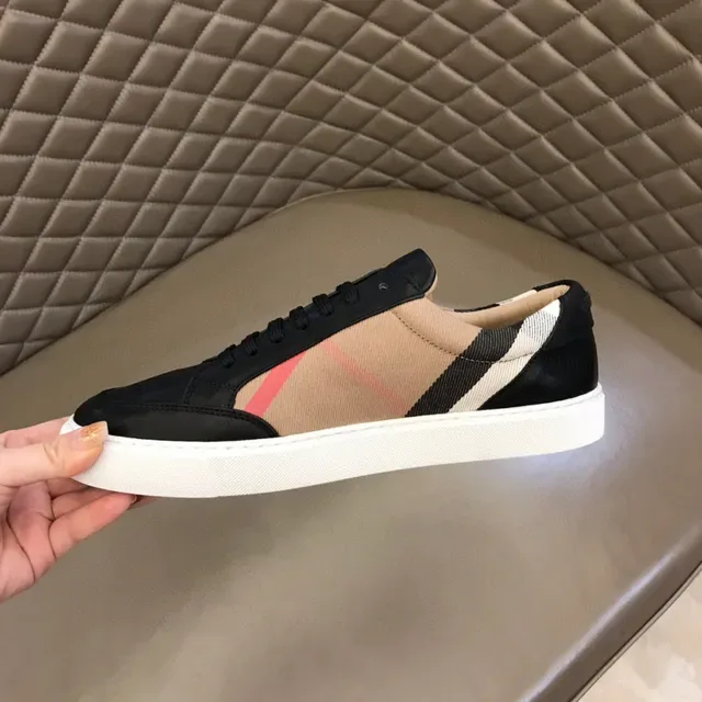 Burberry Chaussures Lifestyle Sneakers Noir et Beige Low-Top Cuir et Carreaux 3
