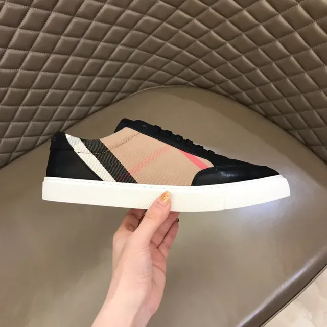 Burberry Chaussures Lifestyle Sneakers Noir et Beige Low-Top Cuir et Carreaux 5