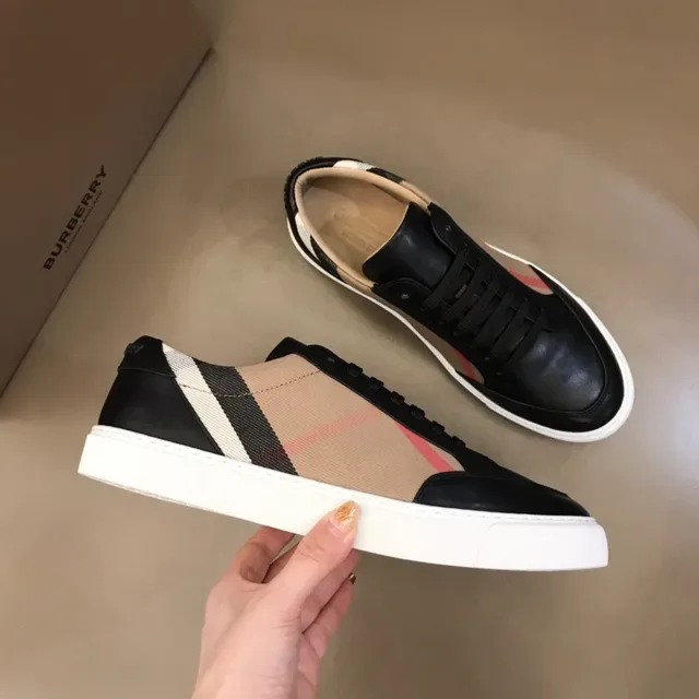 Burberry Chaussures Lifestyle Sneakers Noir et Beige Low-Top Cuir et Carreaux 6