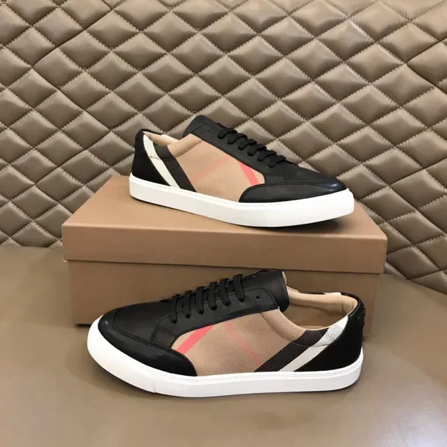 Burberry Chaussures Lifestyle Sneakers Noir et Beige Low-Top Cuir et Carreaux 7